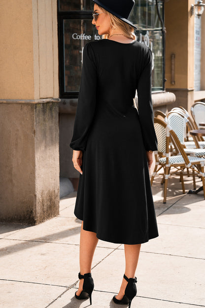 Black Solid Color Ruched Detail Long Sleeve Midi Dress (Extended Sizes)
